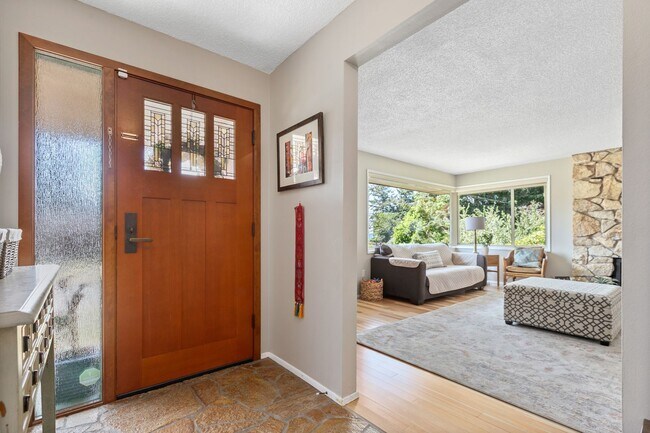 Building Photo - 4bd/2.75ba Seattle House