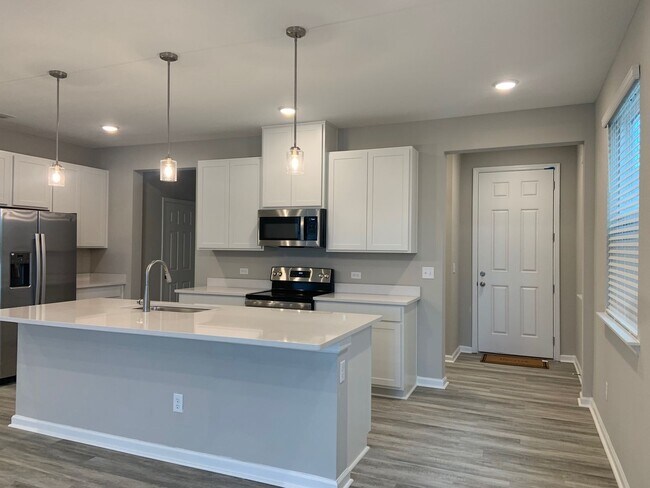 Building Photo - Beautiful NEW Townhome