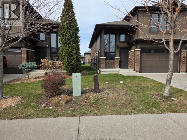 Photo du bâtiment - 11924 Thistledown Ave