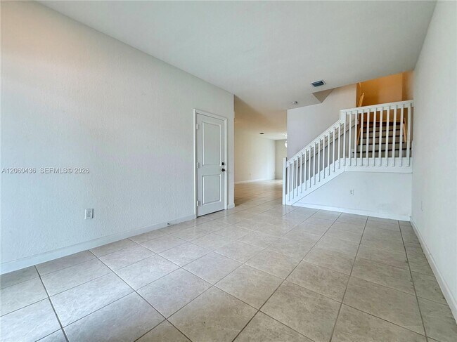 Building Photo - 2685 SE 13th Ct