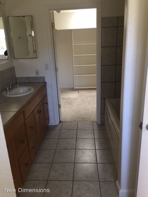 Foto del edificio - 4 br, 2 bath House - 10100 N. Virginia St.