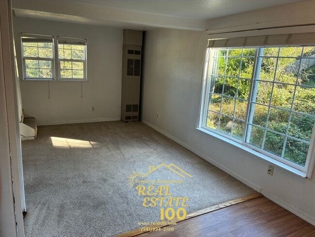 Foto del edificio - 2870 NE Hwy 101