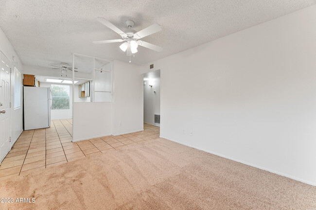 Foto del edificio - 704 E Knox Rd