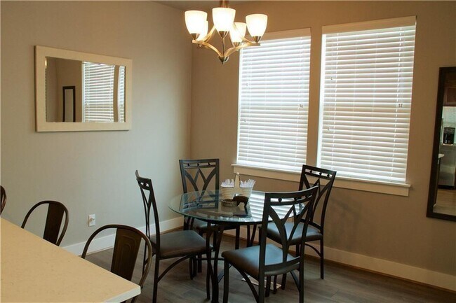 Foto del edificio - 1569 Brooks Ave