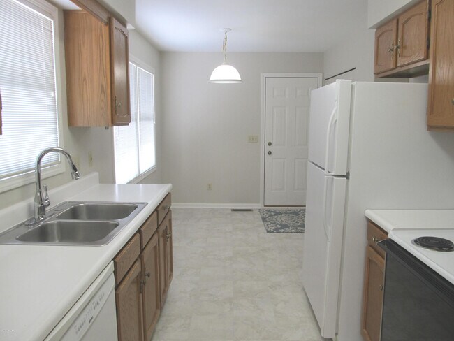 Building Photo - 3630 Tartan Cir