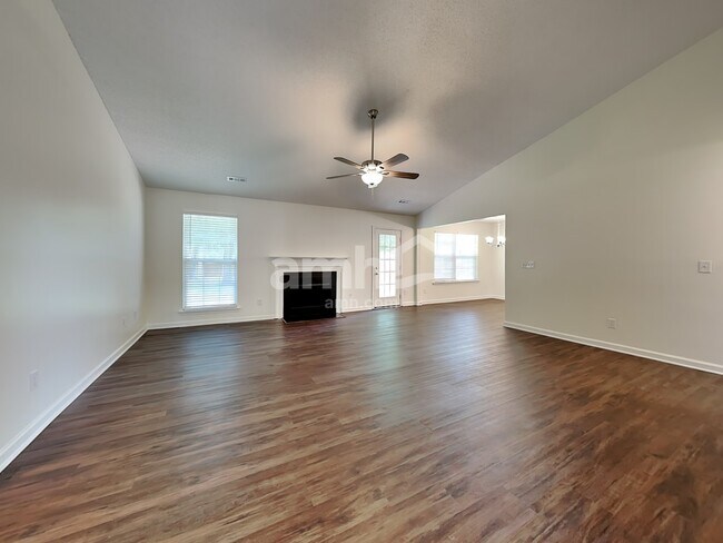 Foto del edificio - 595 River Glen Ct