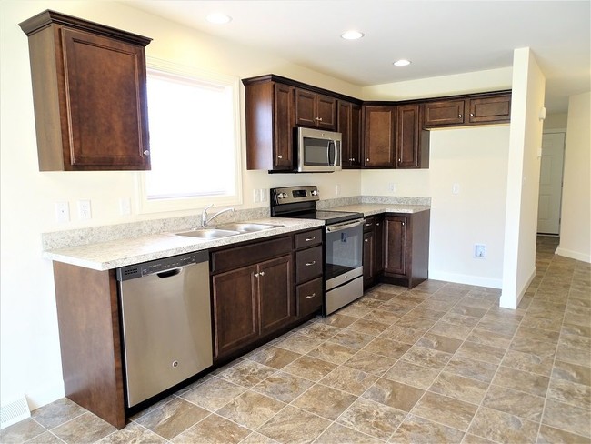 Building Photo - 1385 Fieldstone Dr