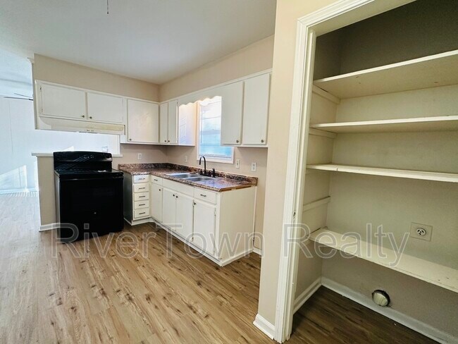 Building Photo - 8386 Booneville Dr