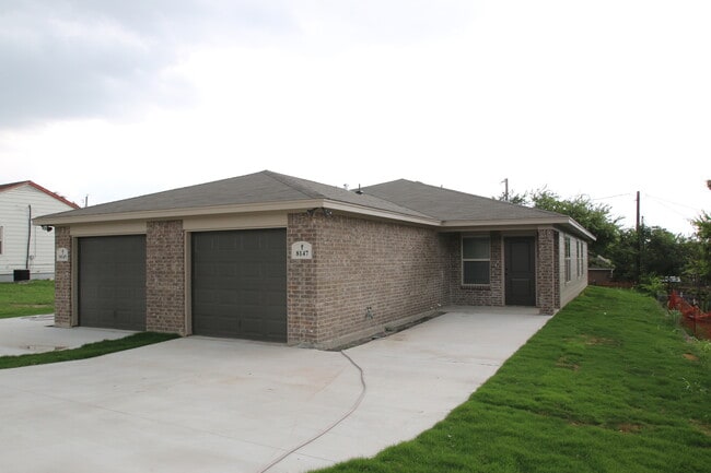 Foto del edificio - 8145-8147 Arbor