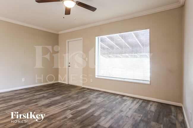 Building Photo - 1078 NE 157th St