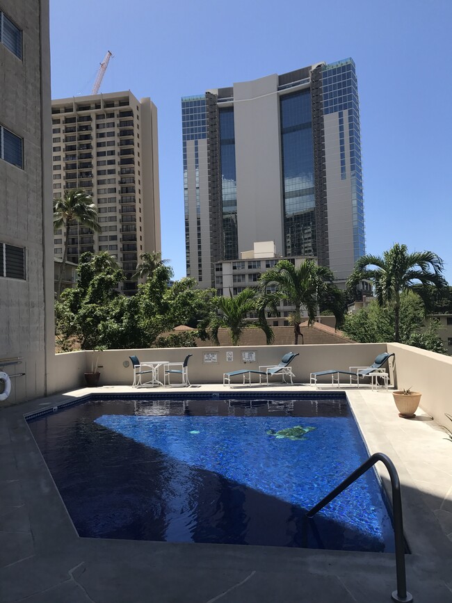 Building Photo - 2115 Ala Wai Blvd
