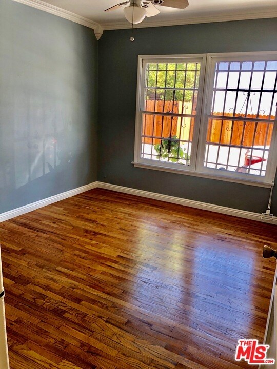 Foto del edificio - 4553 1/2 Kingswell Ave-
