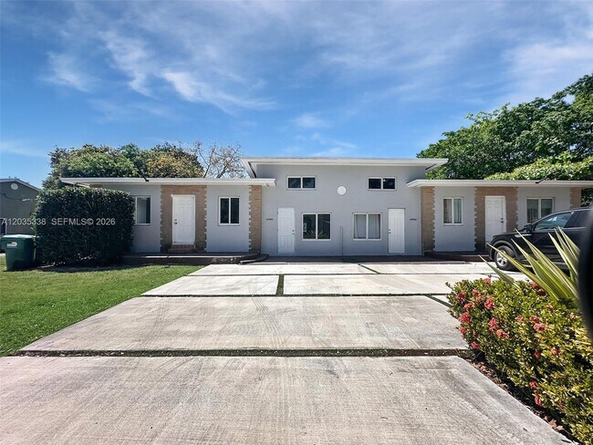 Foto del edificio - 10780 NE 2nd Ct