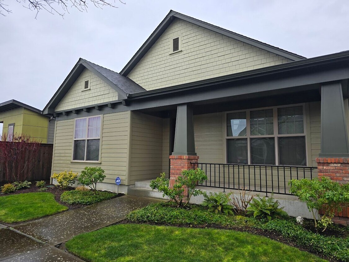 Luxury Living Near Valley River! - Luxury Living Near Valley River!