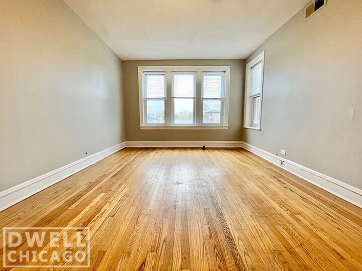Primary Photo - 2604 W Altgeld St