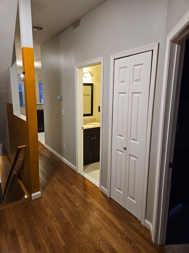 Building Photo - 1806 N Calvert St