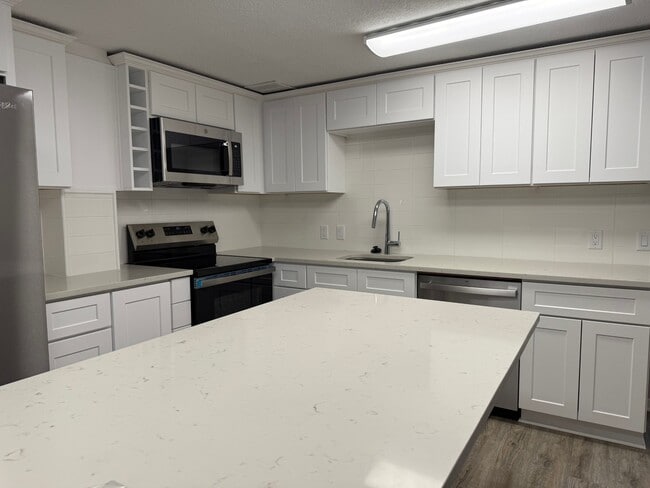 Foto del edificio - 400 W Texas Ave