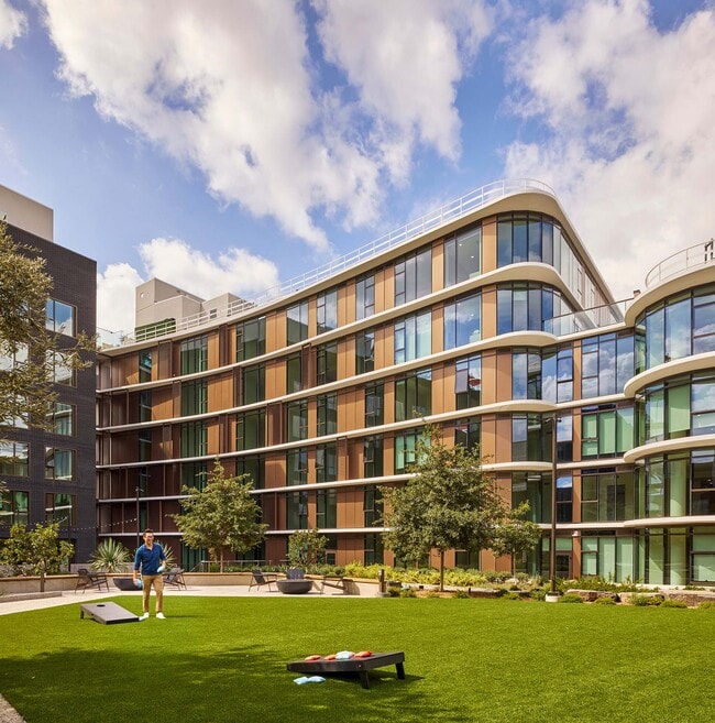 Interior Photo - 700 Broadway