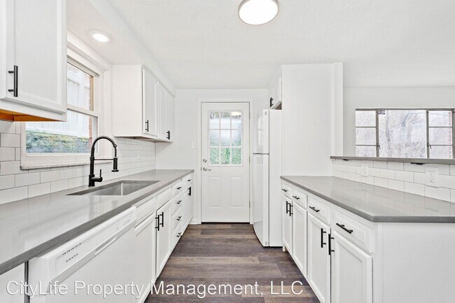 Building Photo - 413 Reifert St