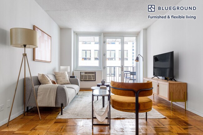 Foto del edificio - 230 W 55th St