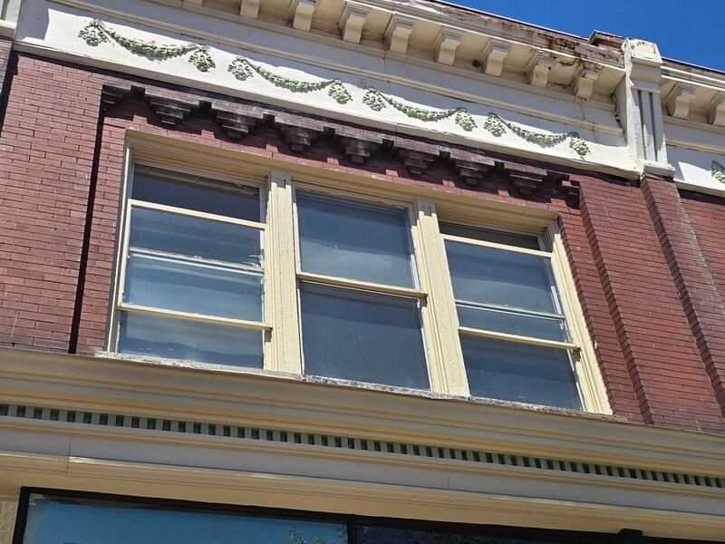 Building Photo - 900 W Broad St