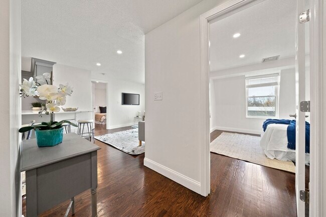 Building Photo - 336 Adams St