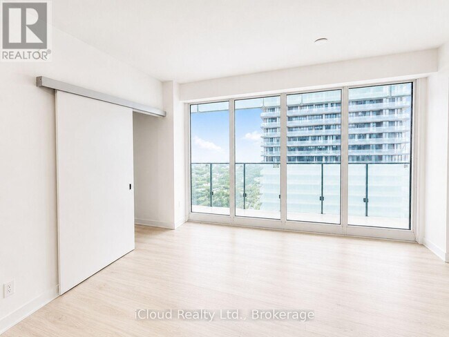 Photo du bâtiment - 3900 Confederation Pkwy
