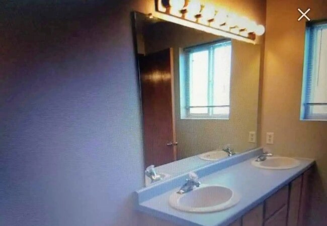 Foto del edificio - 2425 Bostrom Ct