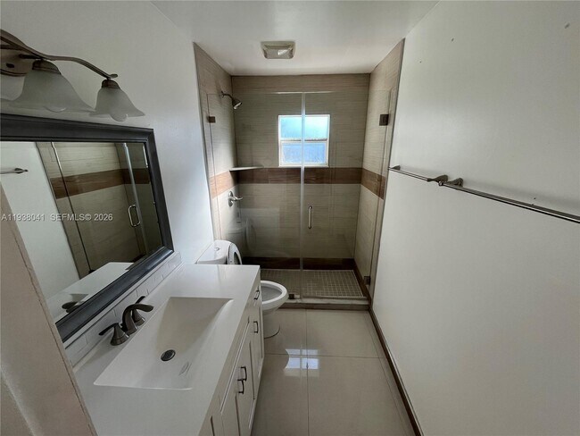 Foto del edificio - 5803 Buchanan St