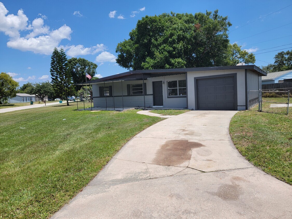 Foto principal - 1917 Mosswood Dr