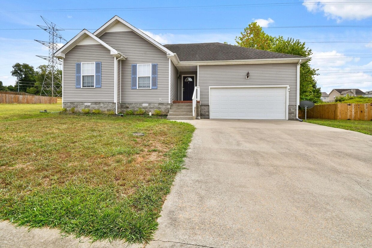 Foto principal - Pet Friendly Three Bedroom!