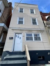 Building Photo - 636 Ridge Ave