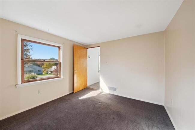 Foto del edificio - Summit Apartment