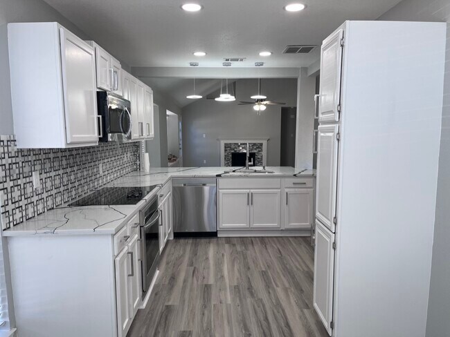 Foto del edificio - 6820 Douglas Creek