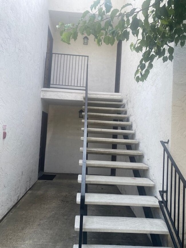 Foto del edificio - LOCATION, LOCATION 2 Bedroom 2 Bathroom Condo