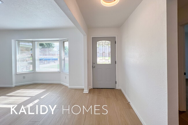 Foto del edificio - 3501 Baird Dr