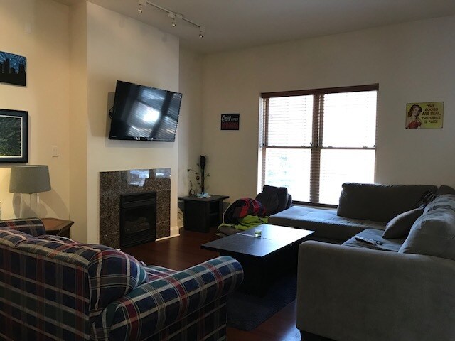 Foto del edificio - 811 W Lill Ave