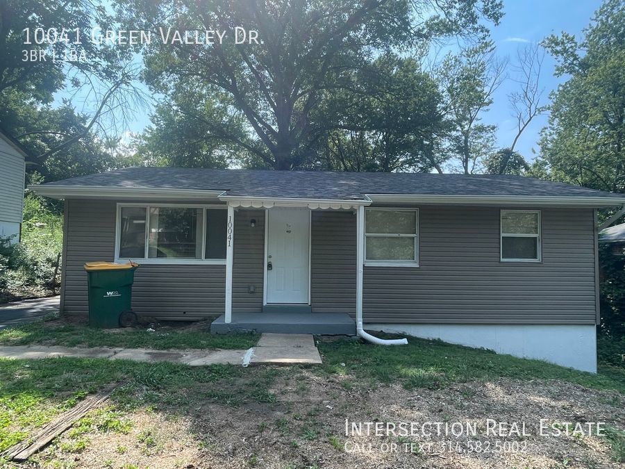 Foto principal - Newly Renovated 3 Bed/1Bath w/ Loads of Mo...