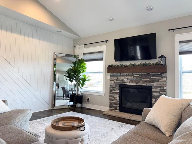 Foto del edificio - 1285 Sweet Grass Trail N