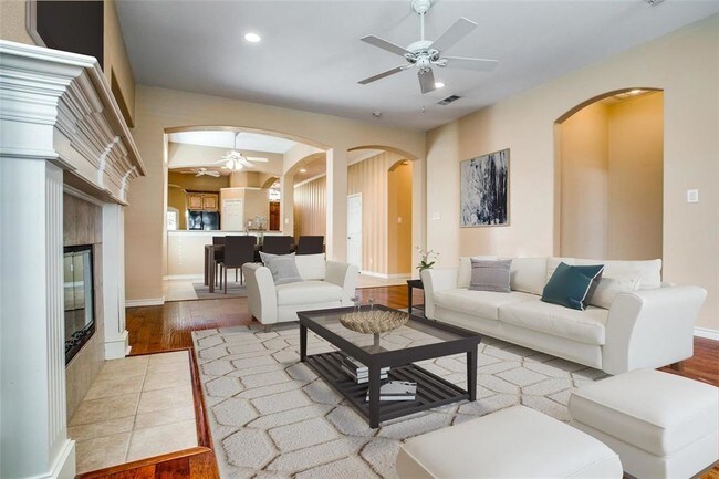 Building Photo - 360 Rio Bravo Dr