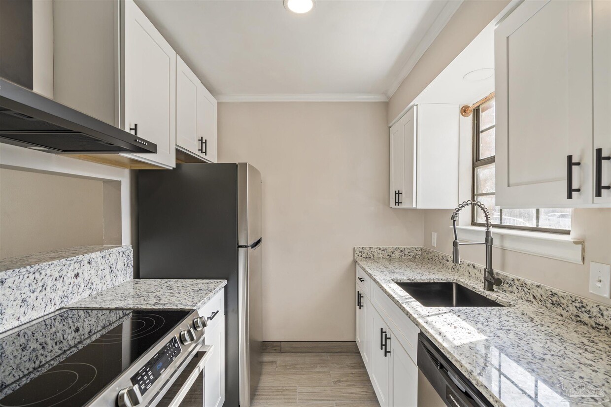 Primary Photo - 7250 Hilburn Rd
