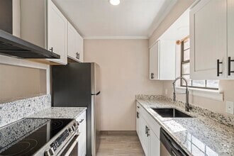 Building Photo - 7250 Hilburn Rd