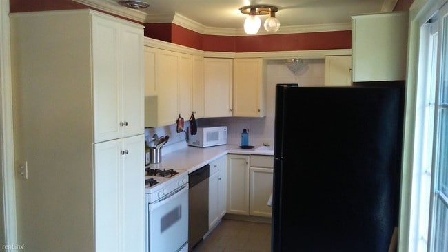 Building Photo - 809 W Hartford Pl