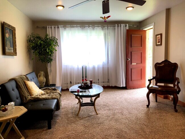Foto del edificio - 315 Fox Run Ln