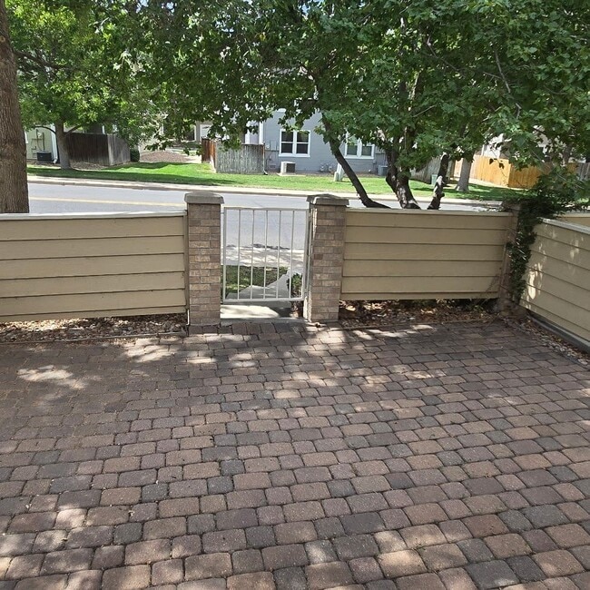 Building Photo - 7776 W 90th Dr