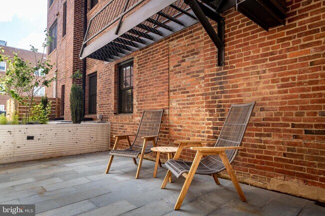 Foto del edificio - 1813 35th St NW