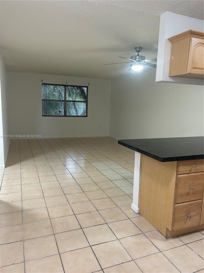 Building Photo - 17255 SW 95th Ave