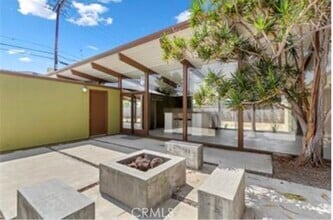 Building Photo - 840 E Palmdale Ave