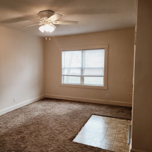 Livingroom - 530 W 10th St N