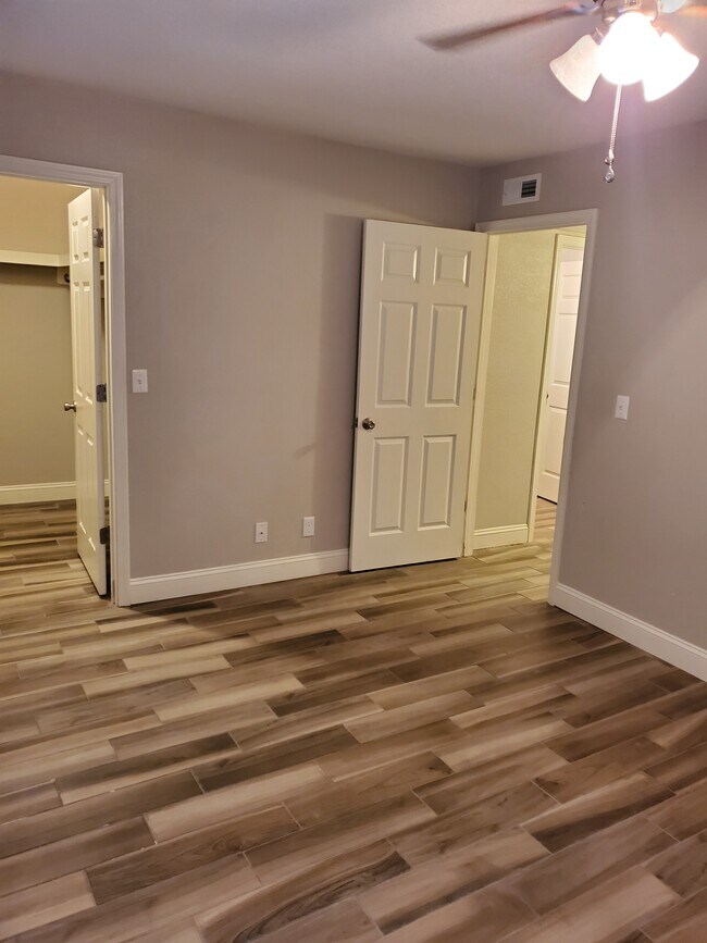 Building Photo - 822 Hardy Springs Cir